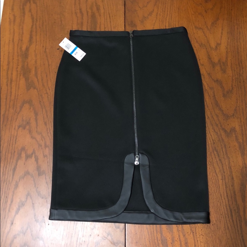 ✨Bar III Skirt w Faux Leather Trim ✨